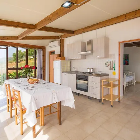 1 Bedroom Awesome In Prázdninový dům *