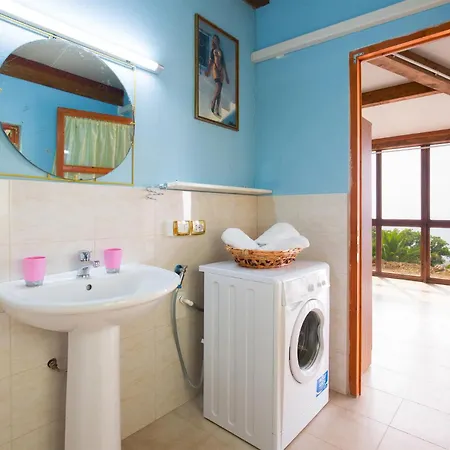 Prázdninový dům 1 Bedroom Awesome In *